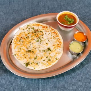 Onion Chilli Uttapam