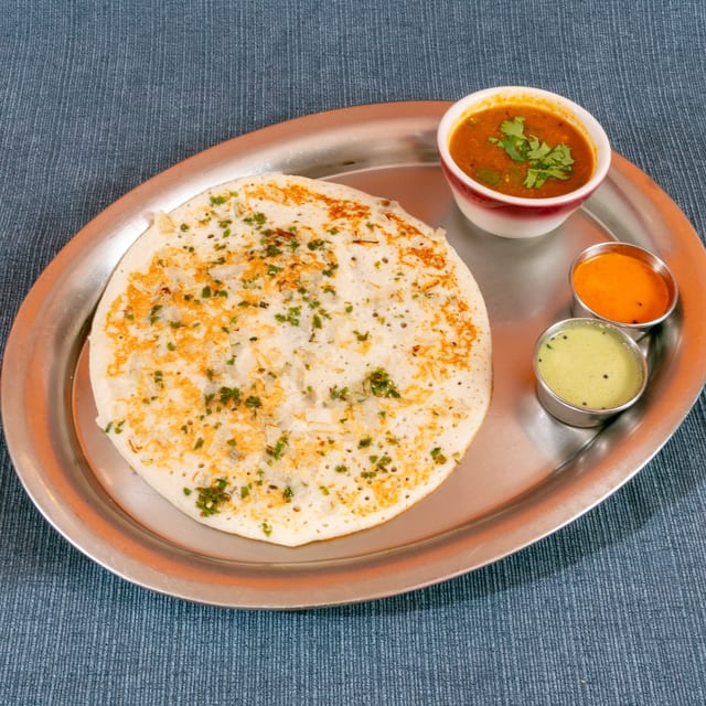 Onion Chilli Uttapam.